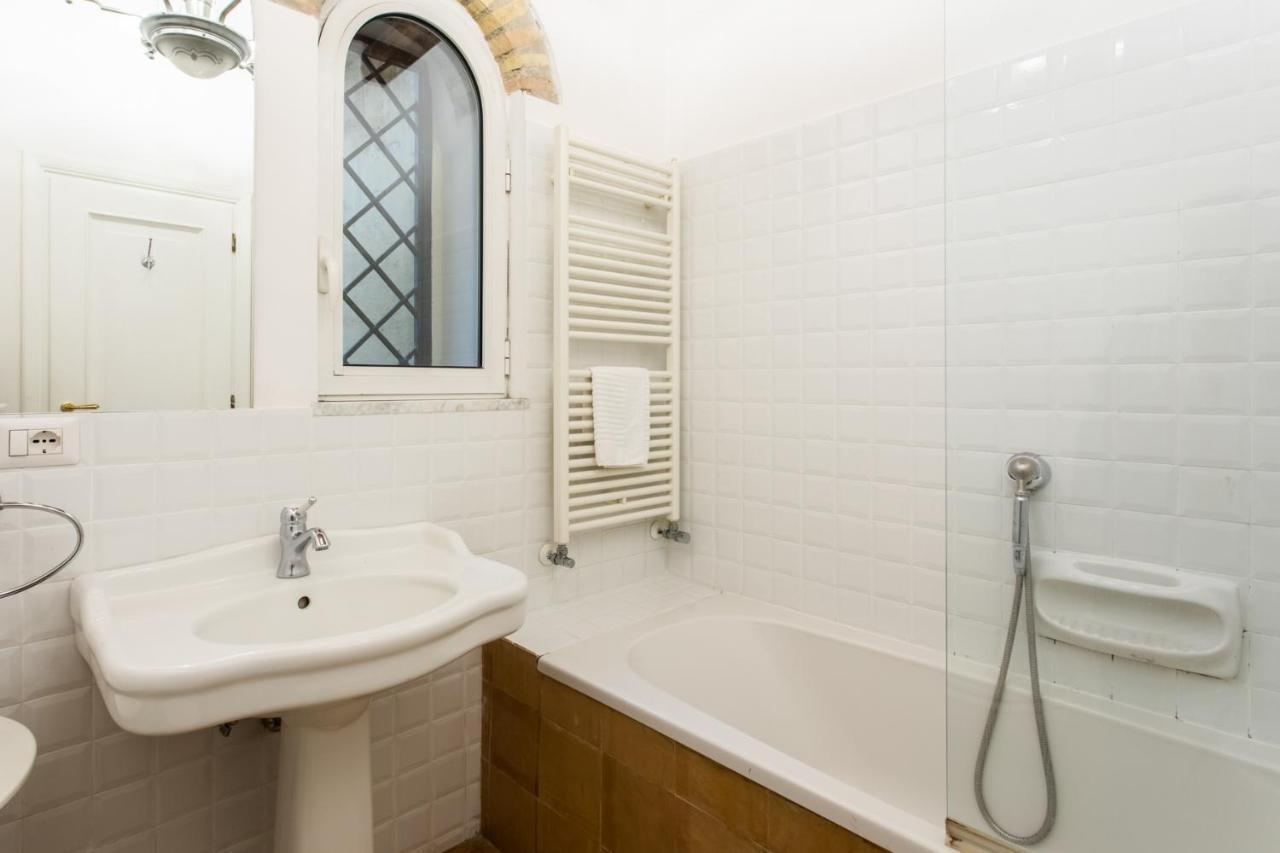 רומא Gambero Apartments מראה חיצוני תמונה